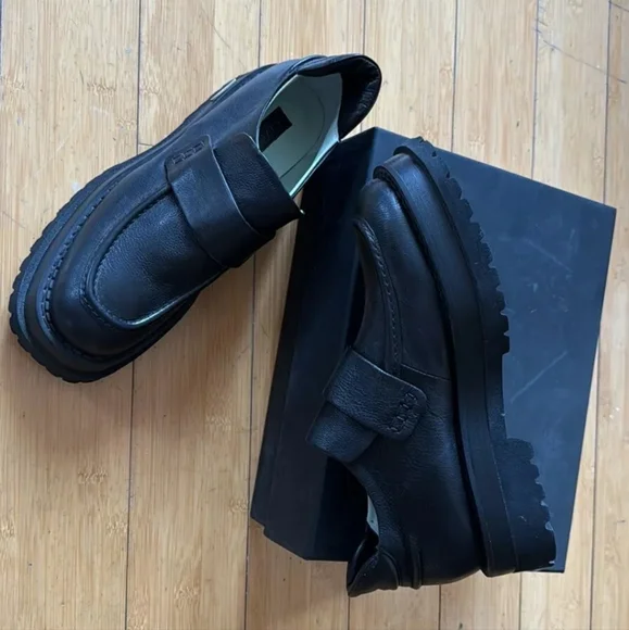 Malloni 39 8.5 black leather loafers Italy lug sole - Picture 2 of 10